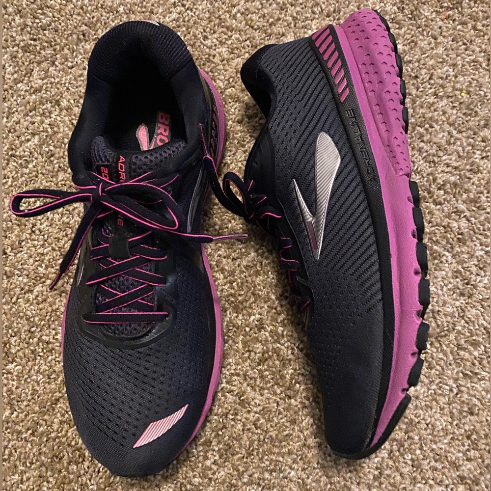 Black and purple women’s Brooks size 10.5